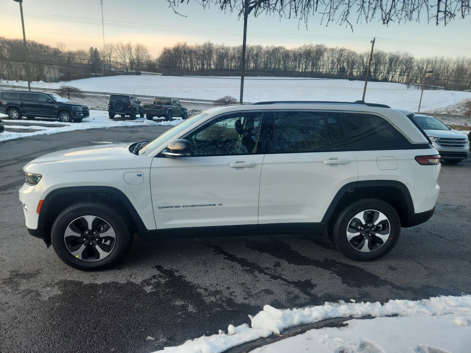 New 2022 Jeep Grand Cherokee Limited 4xe image 7