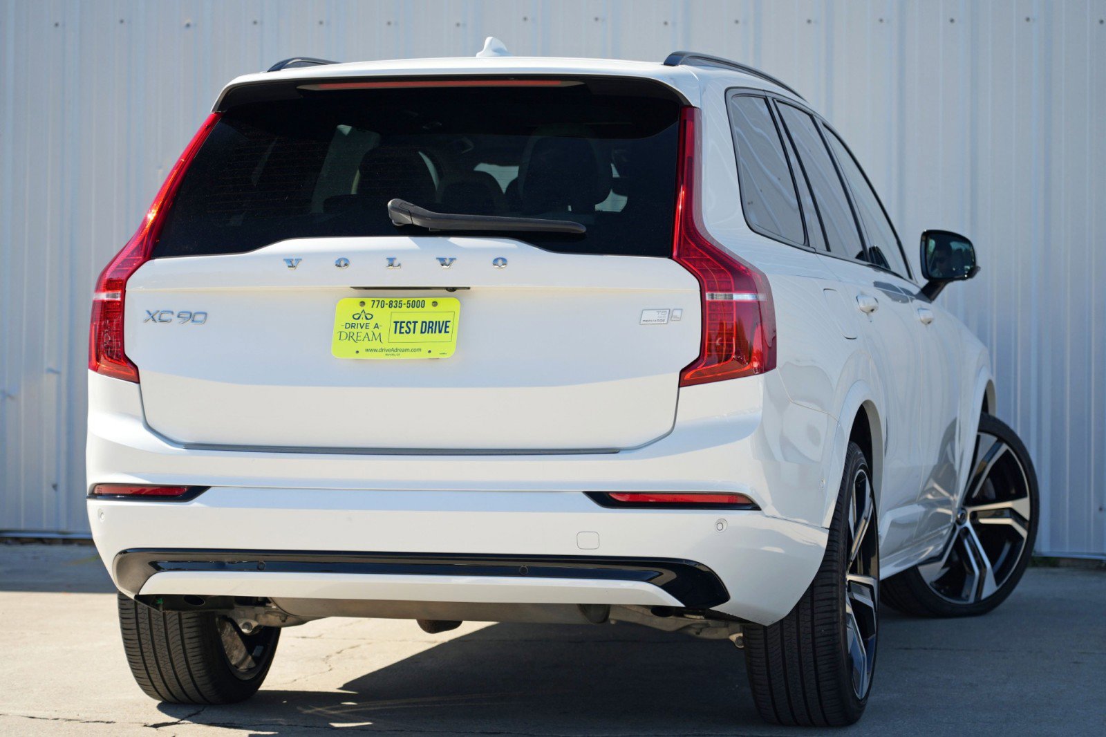 Used 2022 Volvo XC90 T8 R-Design w/ Advanced Package image 5