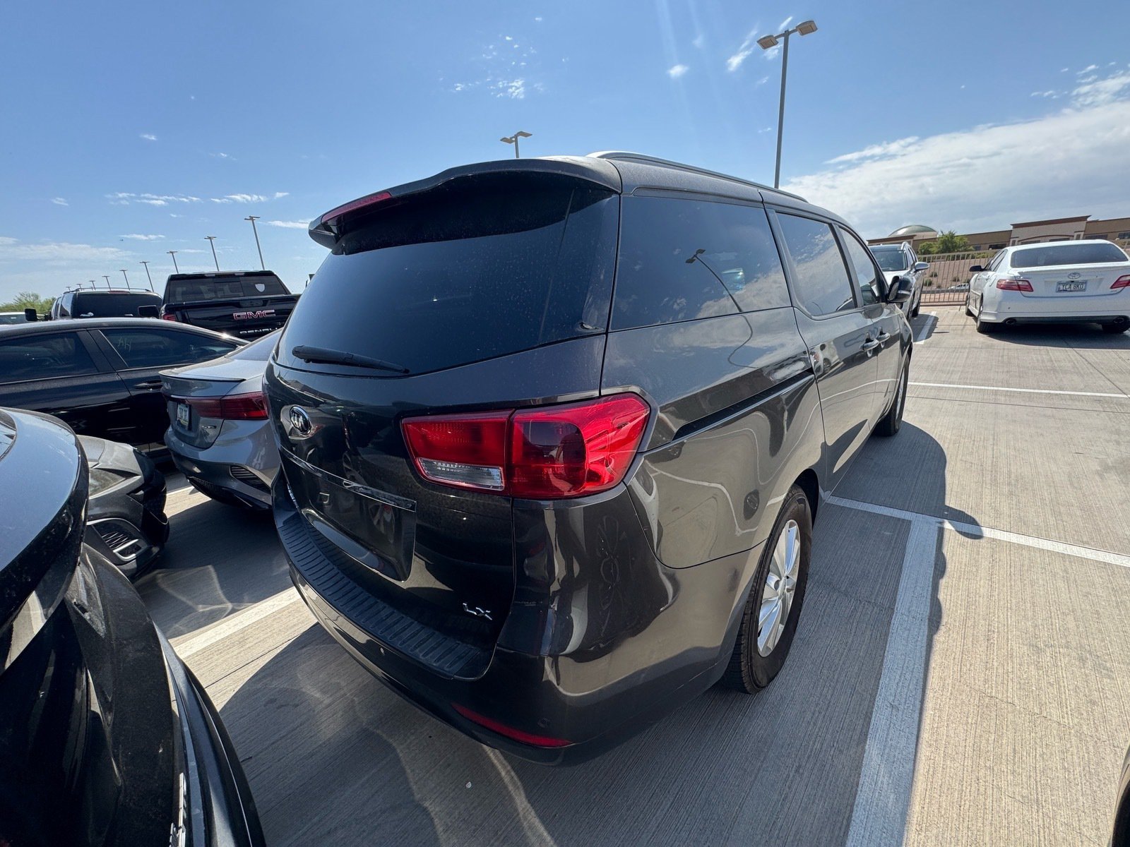 Used 2016 Kia Sedona LX w/ Option Group 020 FWD image 4