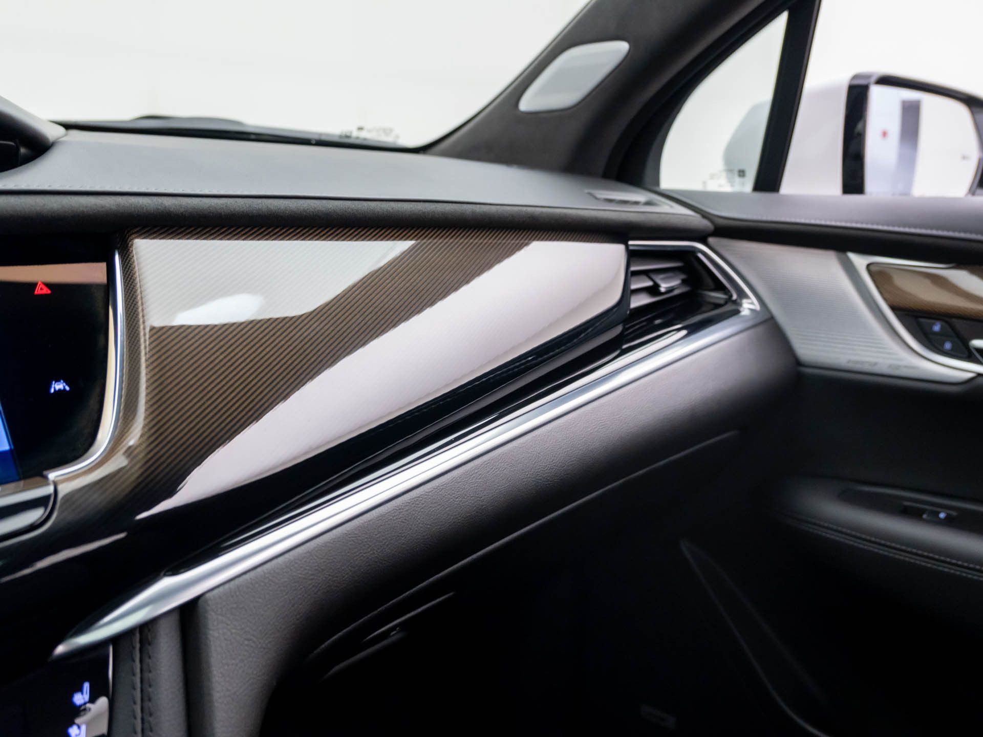 Certified 2025 Cadillac XT6 Sport w/ Platinum Package image 32