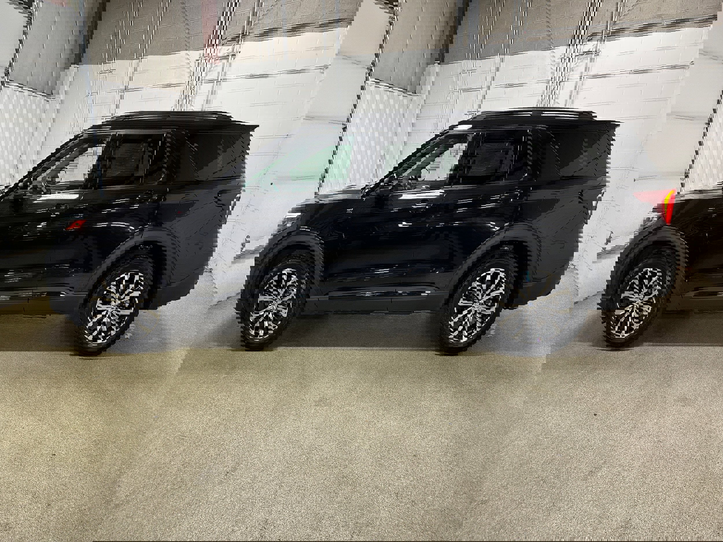 Certified 2025 Ford Explorer ST-Line image 4