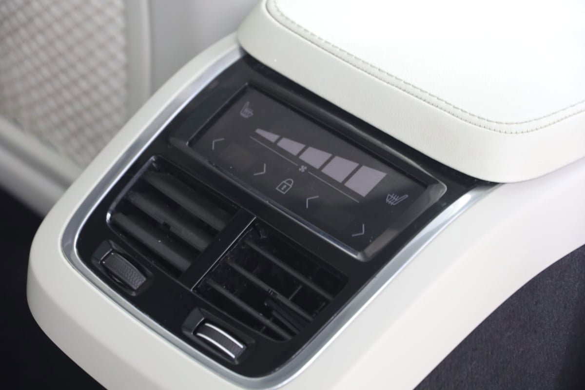 Used 2024 Volvo XC90 B6 Plus w/ Protection Package Premier image 16
