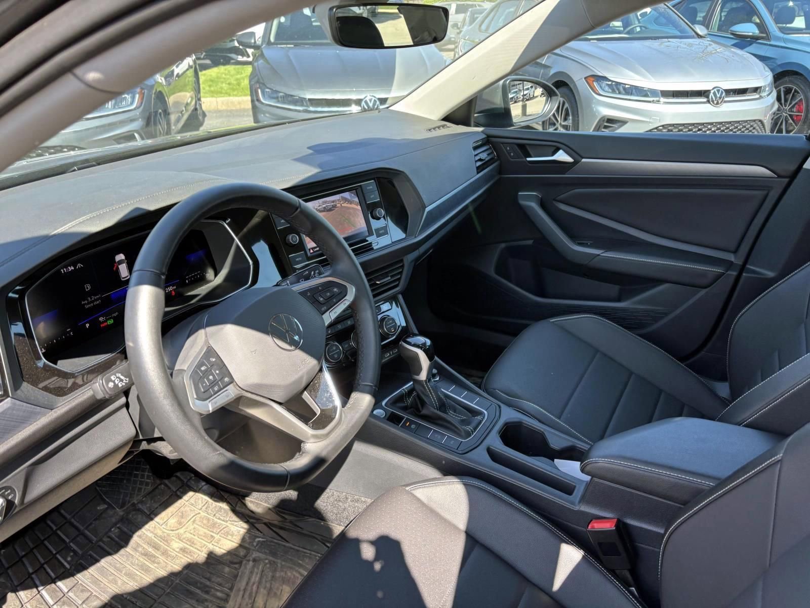 Used 2024 Volkswagen Jetta SE image 24