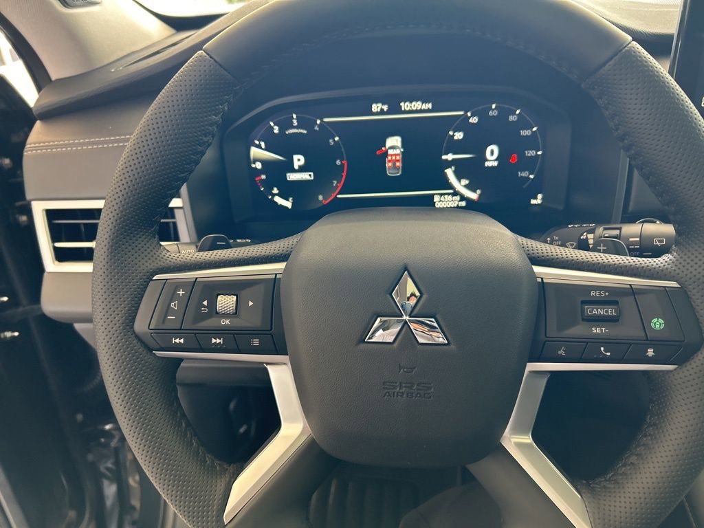 New 2025 Mitsubishi Outlander SE image 43