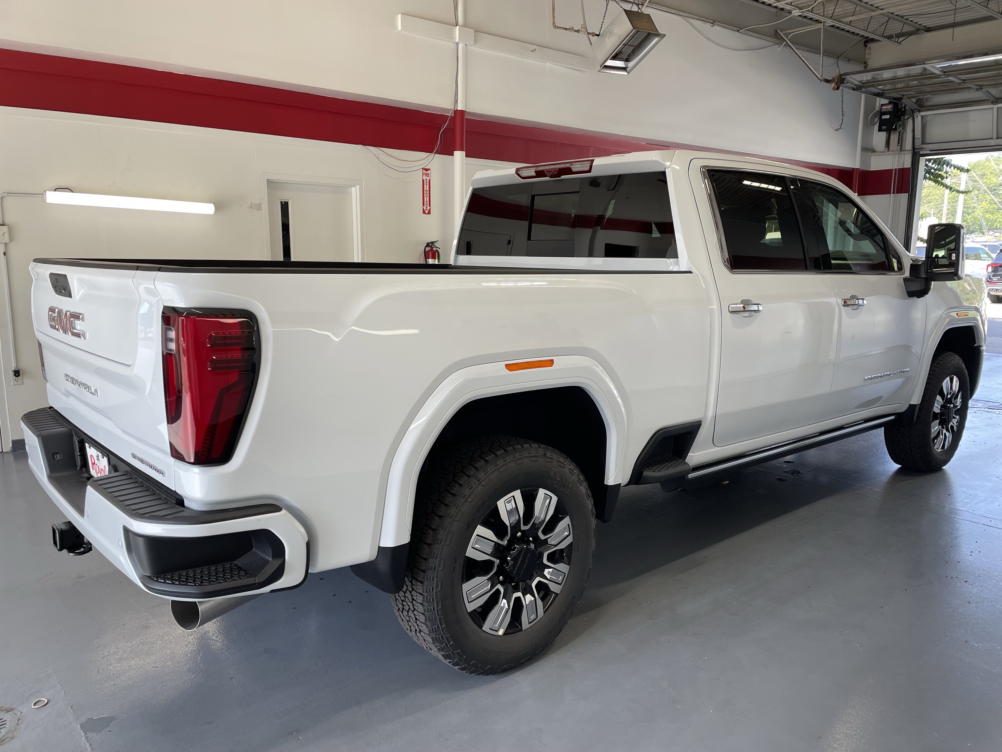 New 2026 GMC Sierra 2500 Denali w/ Denali Reserve Package AWD/4WD image 4