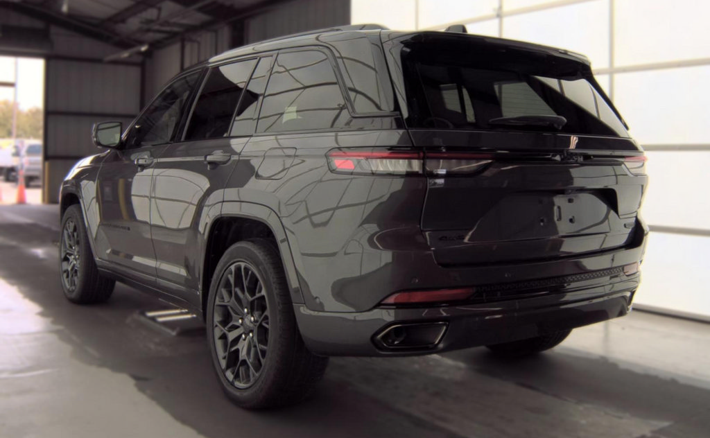 Used 2025 Jeep Grand Cherokee Summit w/ Obsidian Package AWD/4WD image 5