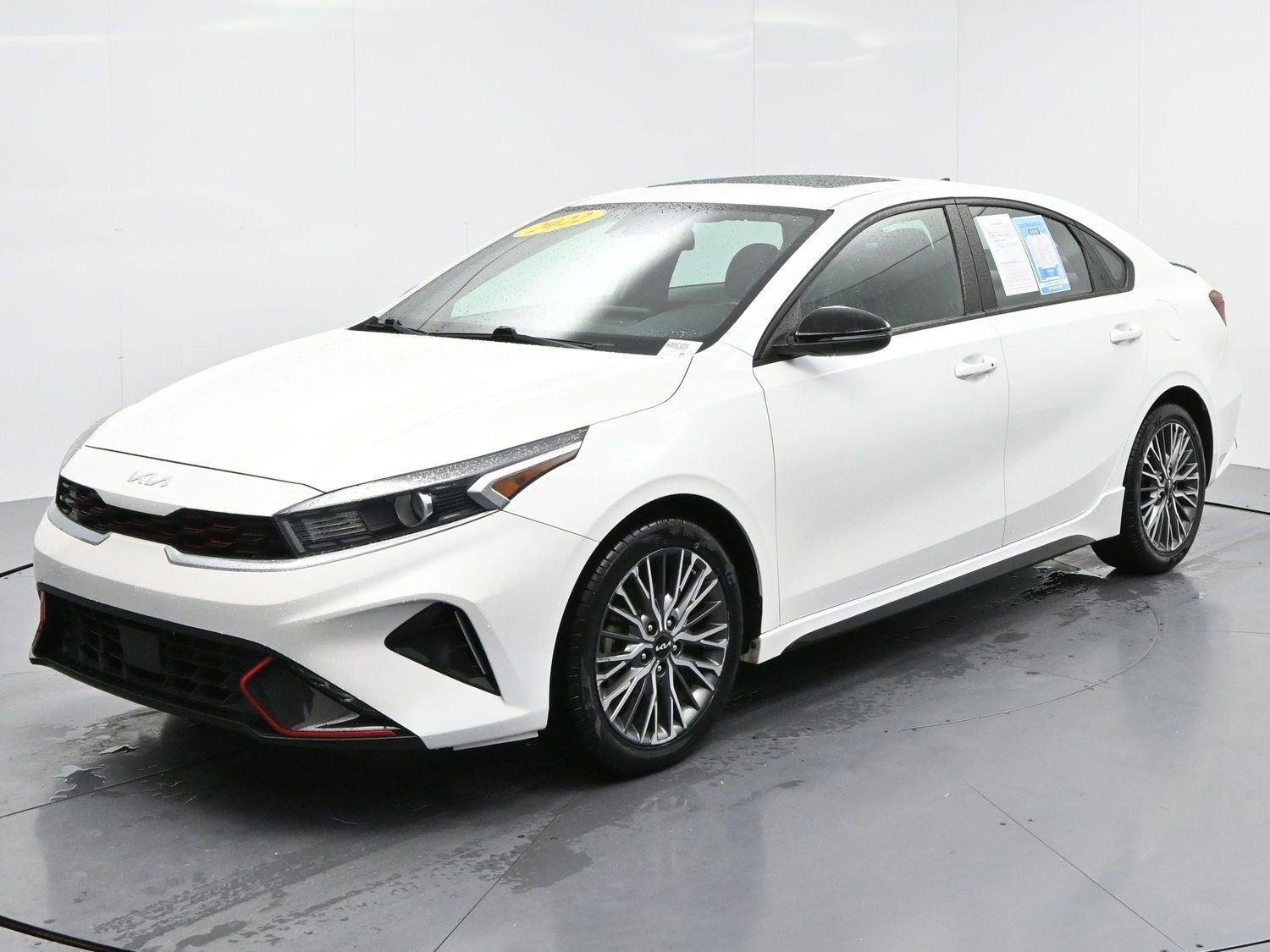 Used 2022 Kia Forte GT-Line w/ GT-Line Premium Package FWD image 3