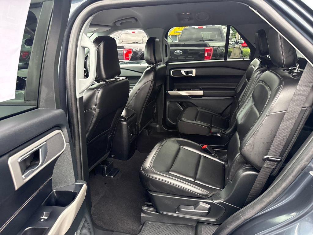 Used 2024 Ford Explorer XLT w/ Equipment Group 202A AWD/4WD image 16