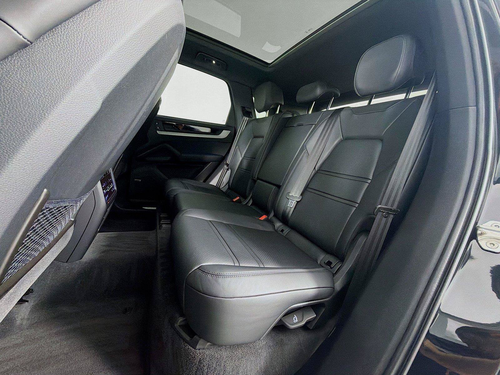Certified 2025 Porsche Cayenne AWD/4WD image 21