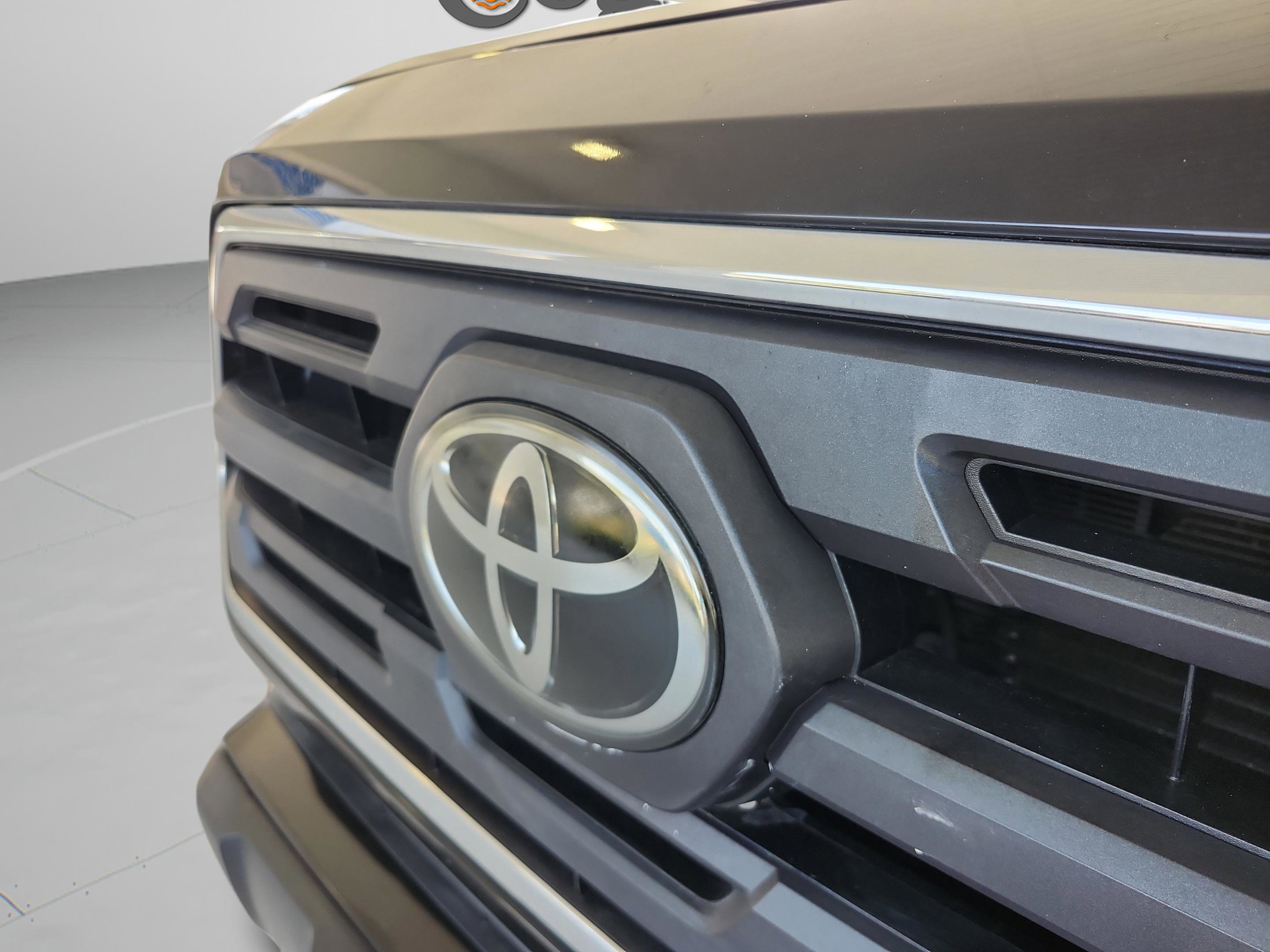 Used 2018 Toyota Tacoma SR5 RWD image 27