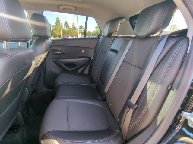 Used 2021 Chevrolet Trax LT w/ Midnight Edition FWD image 15