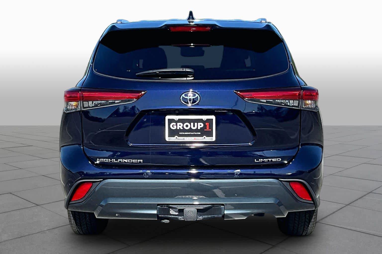 Used 2023 Toyota Highlander Limited FWD image 7