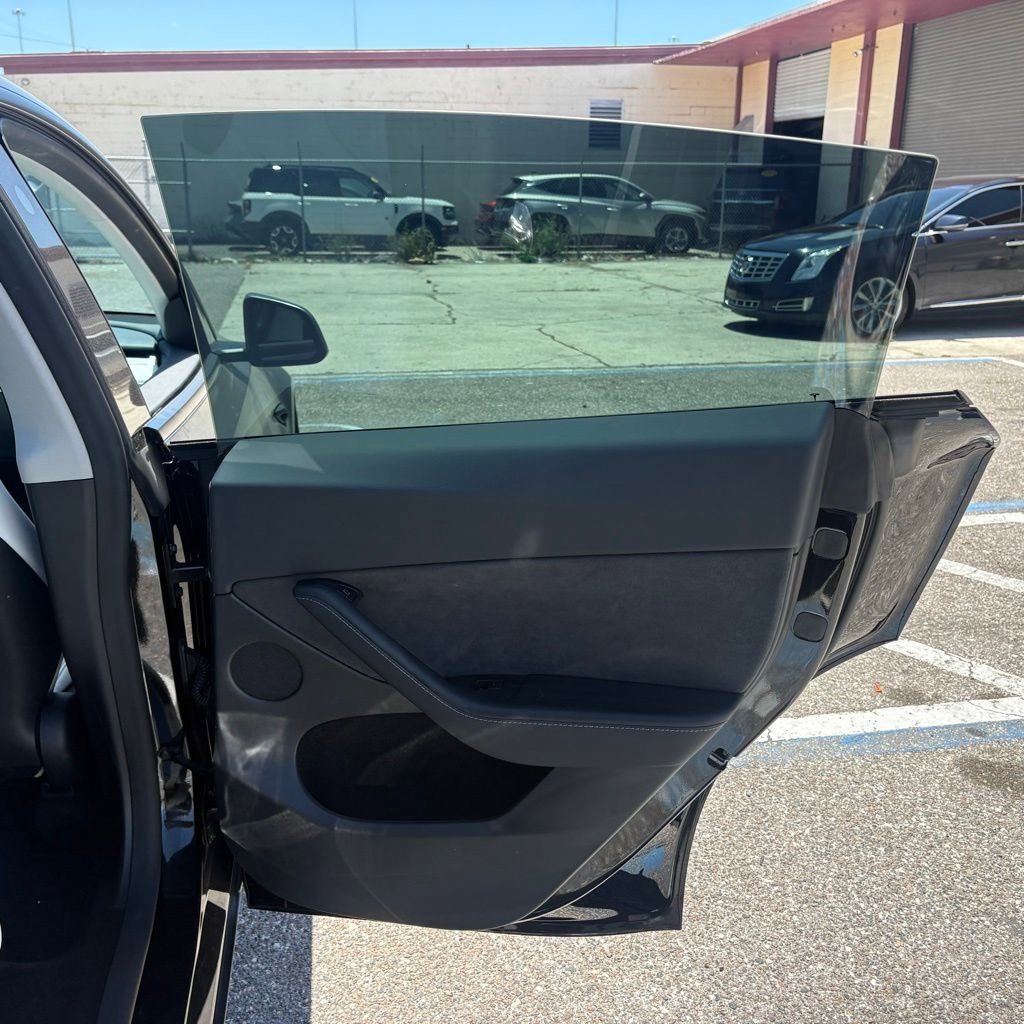 Used 2023 Tesla Model Y Performance AWD/4WD image 17