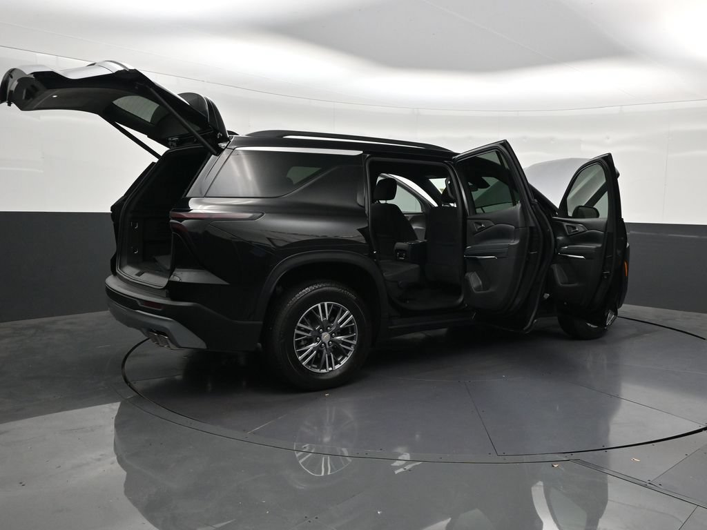 Used 2026 Chevrolet Traverse LT FWD image 37