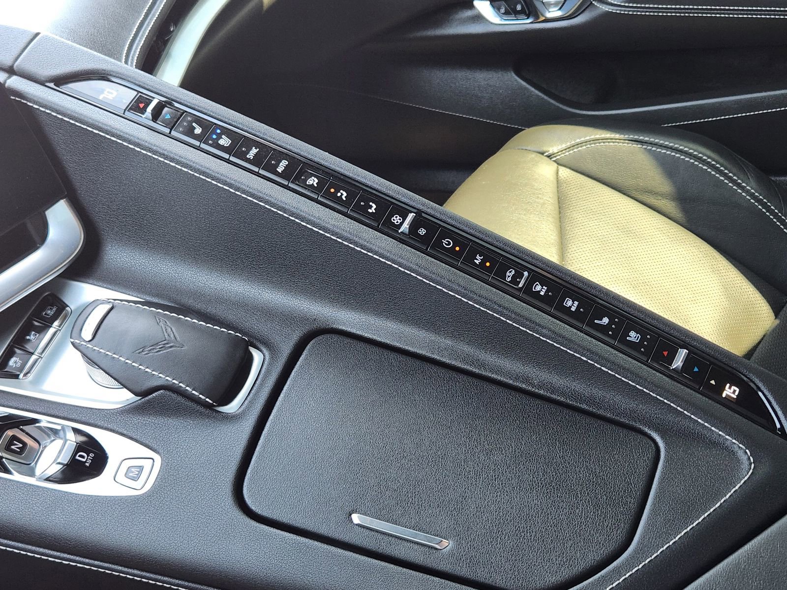 Used 2022 Chevrolet Corvette Stingray w/ Z51 Performance Package image 21