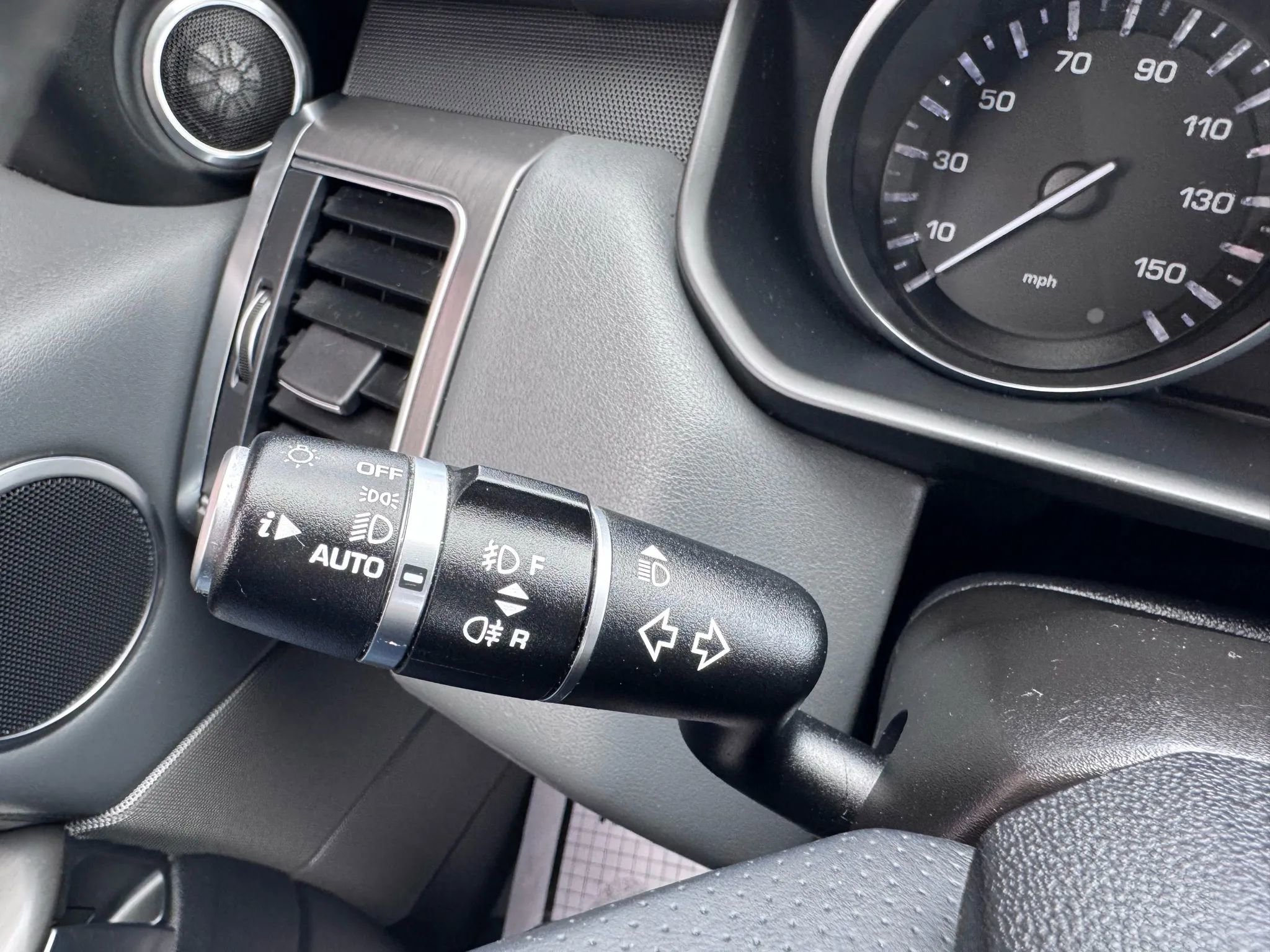 Used 2014 Land Rover Range Rover Sport SE image 33