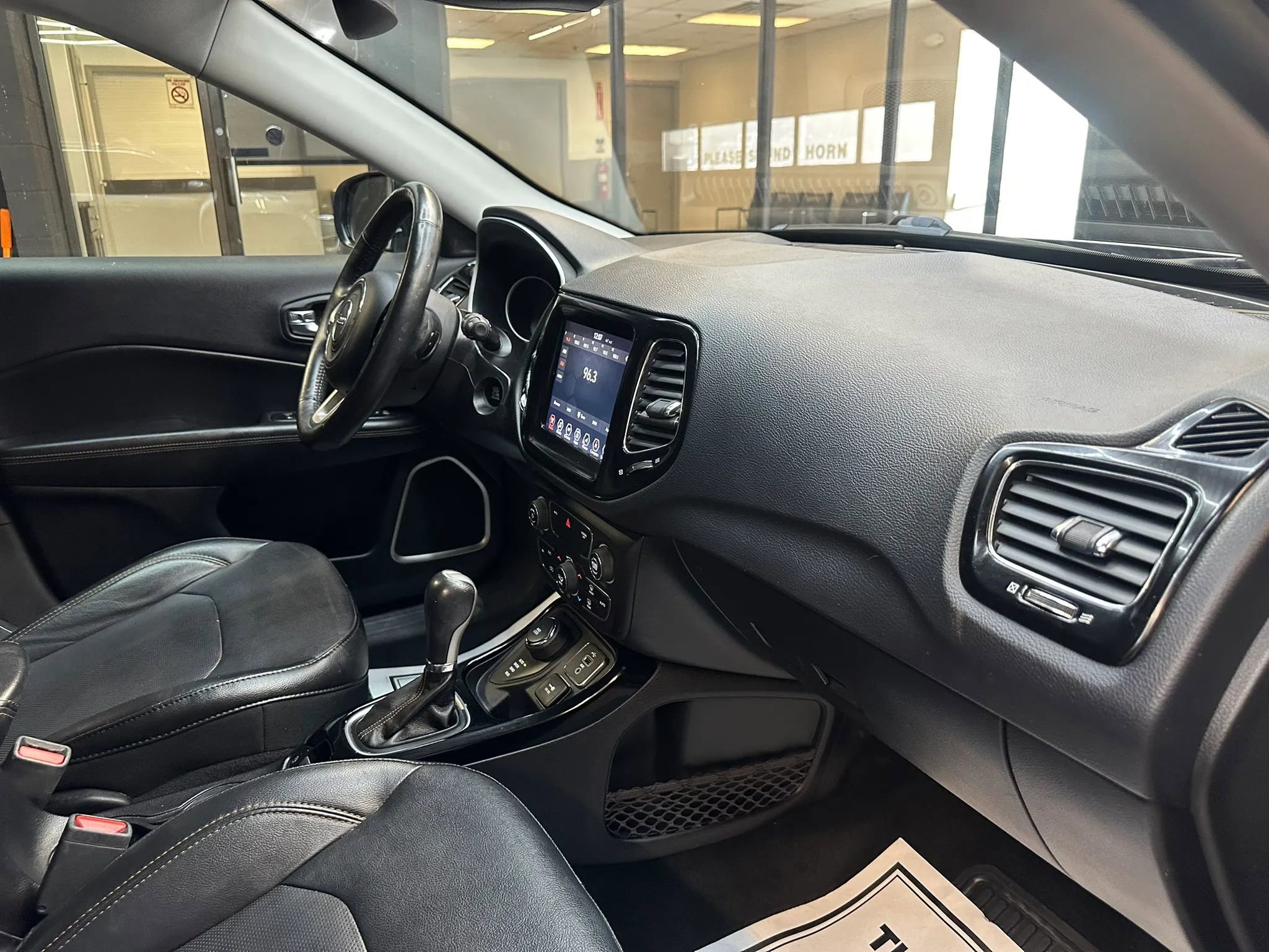 Used 2018 Jeep Compass Limited image 33