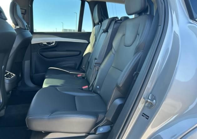 Used 2025 Volvo XC90 B5 Core image 6