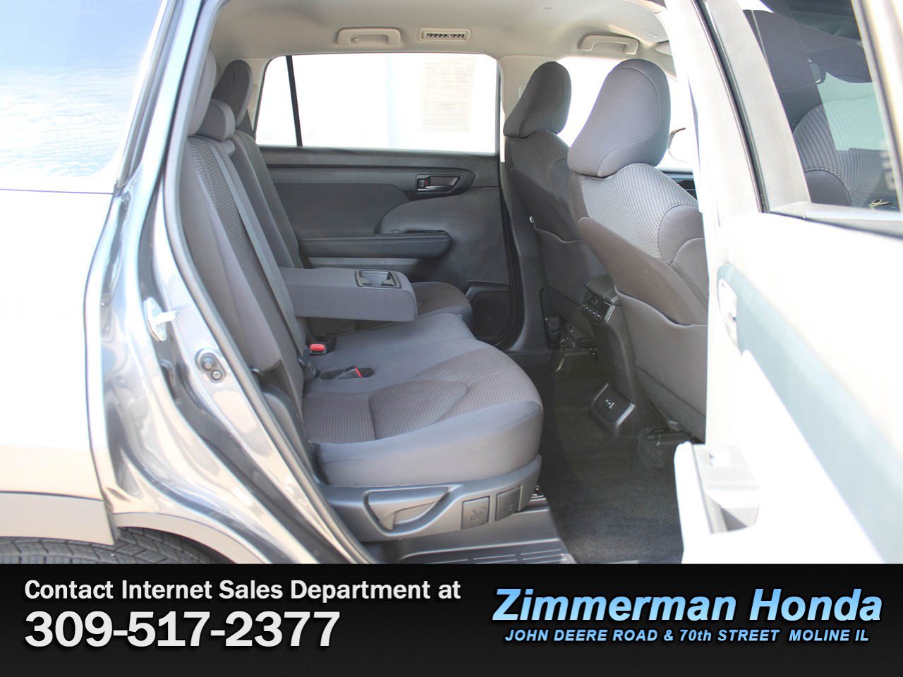 Used 2024 Toyota Highlander LE AWD/4WD image 9