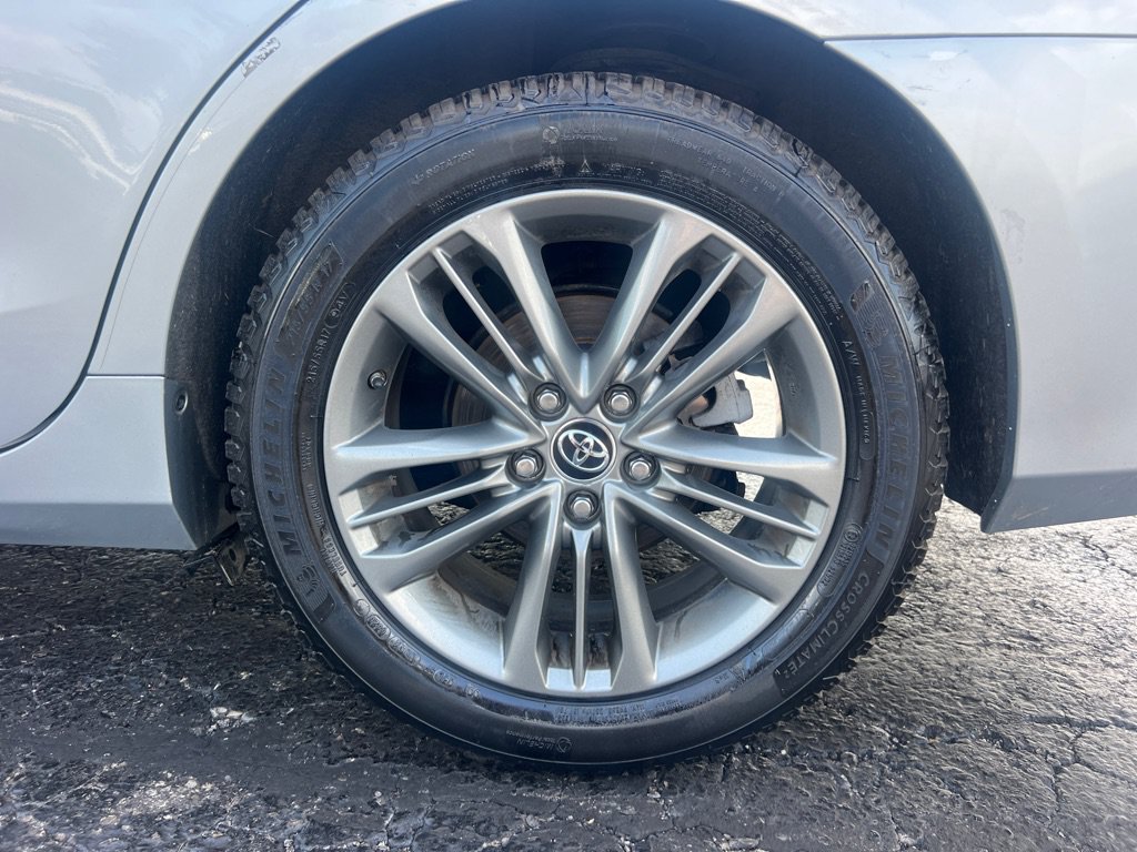 Used 2015 Toyota Camry SE FWD image 40