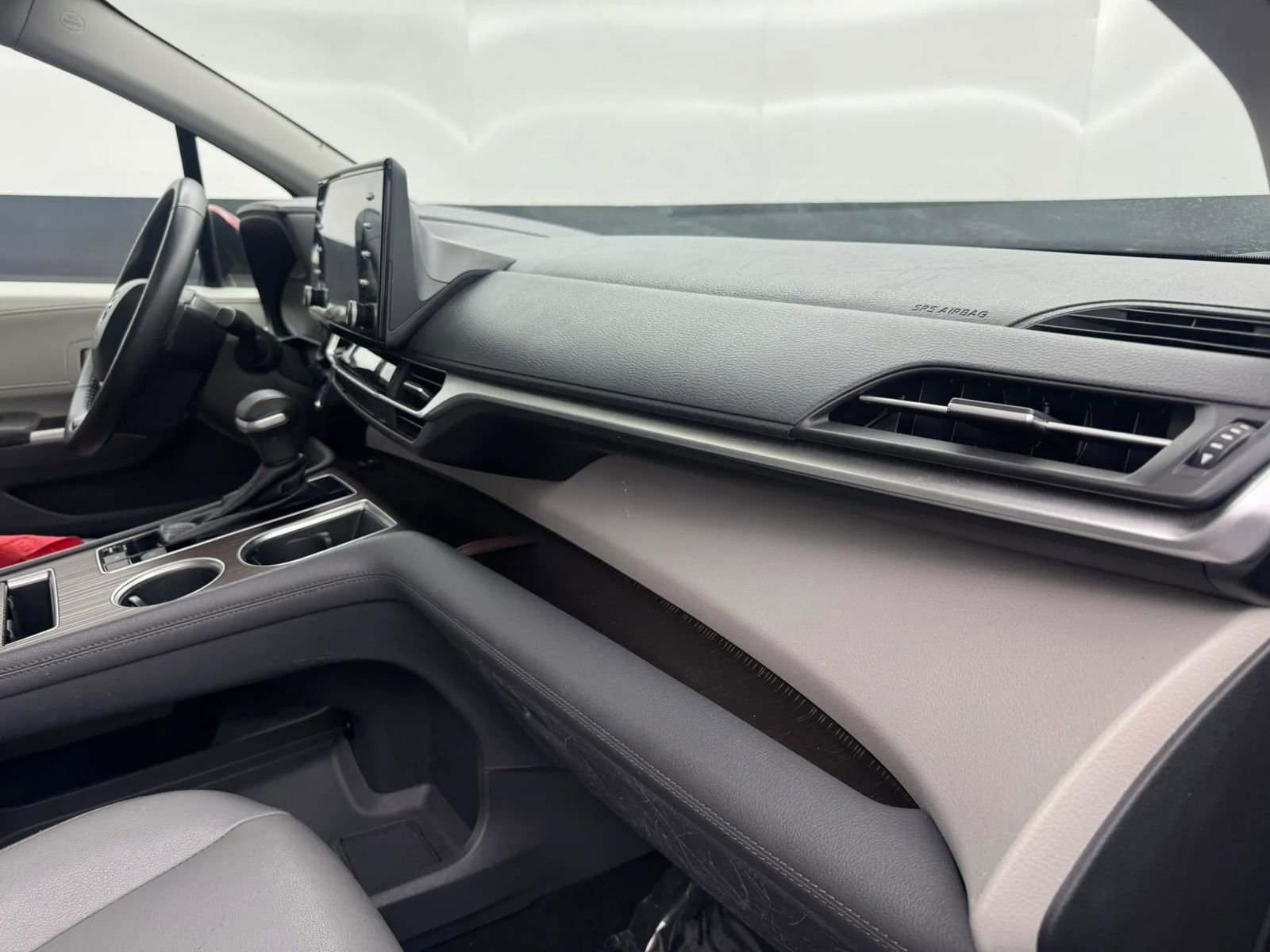 Used 2023 Toyota Sienna XLE AWD/4WD image 34