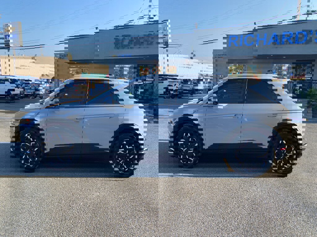 Used 2024 Hyundai Ioniq 5 SEL image 4