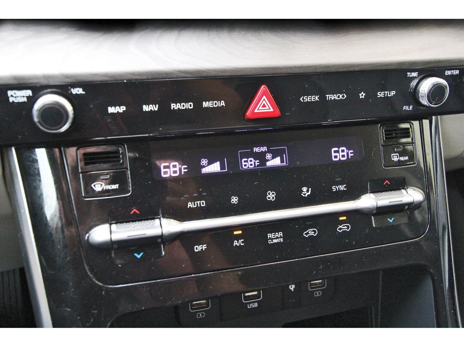 Used 2024 Kia Carnival EX FWD image 28