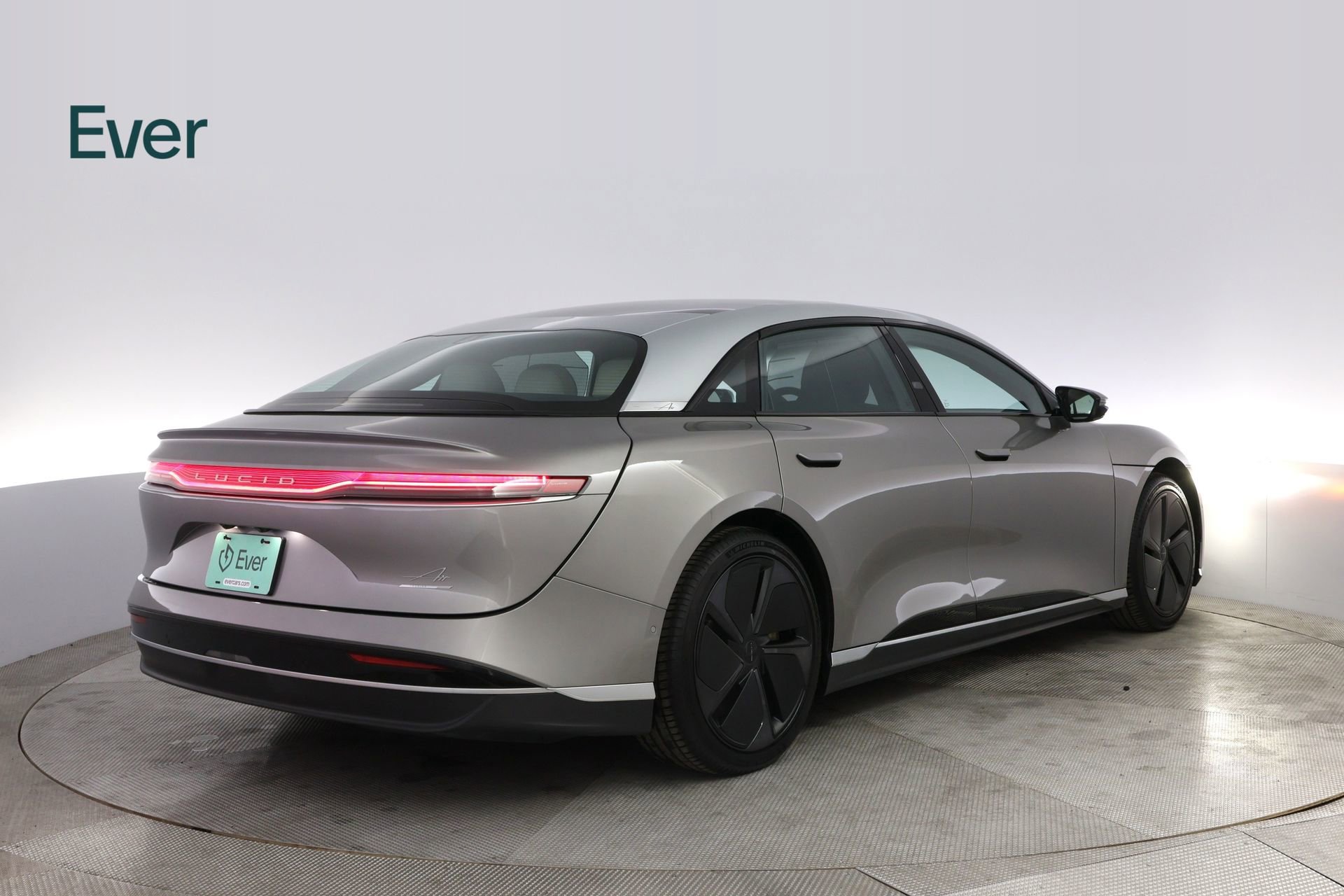 Used 2023 Lucid Air Touring image 3
