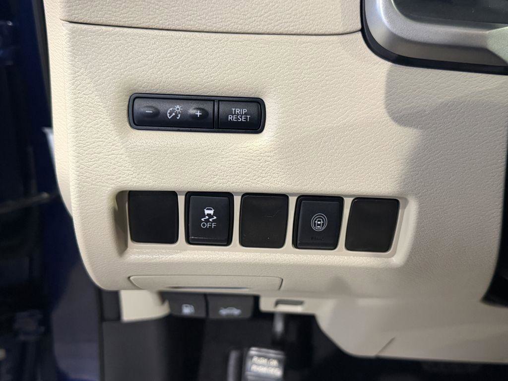 Used 2020 Nissan Murano SV AWD/4WD image 11