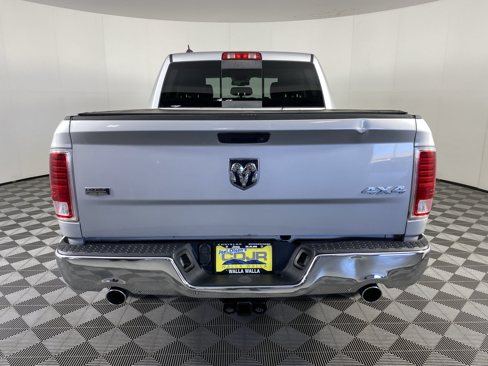 Used 2018 RAM 1500 Laramie w/ Convenience Group AWD/4WD image 9