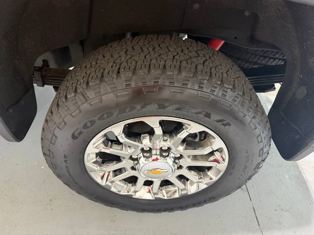 Used 2026 Chevrolet Silverado 2500 LTZ w/ LTZ Premium Package image 11