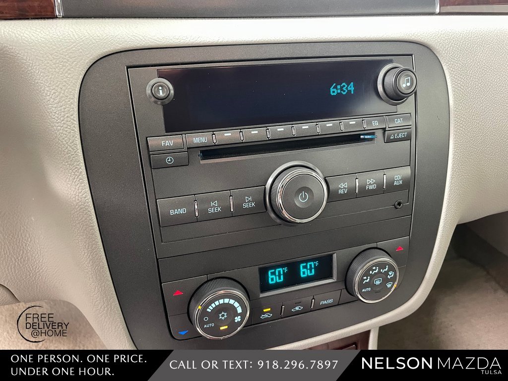 Used 2011 Buick Lucerne CXL image 29