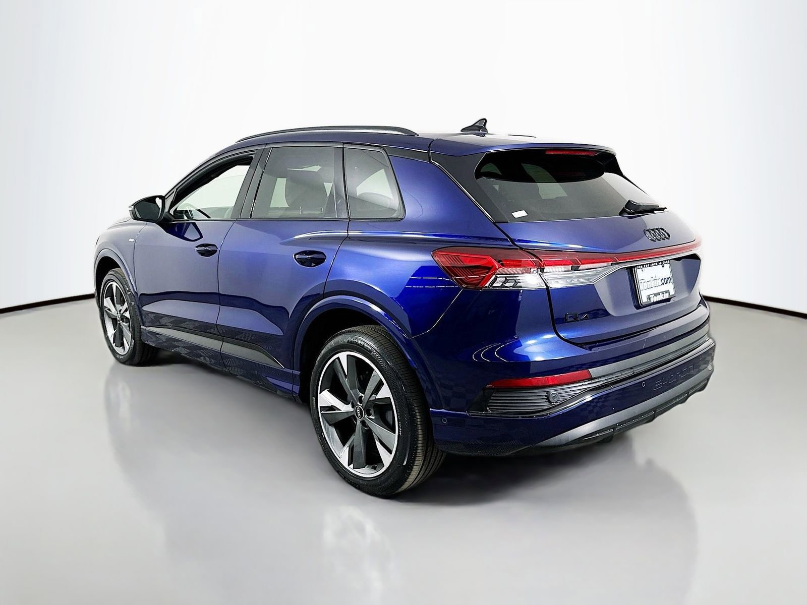 Used 2023 Audi Q4 e-tron Premium Plus w/ Premium Plus AWD/4WD image 5