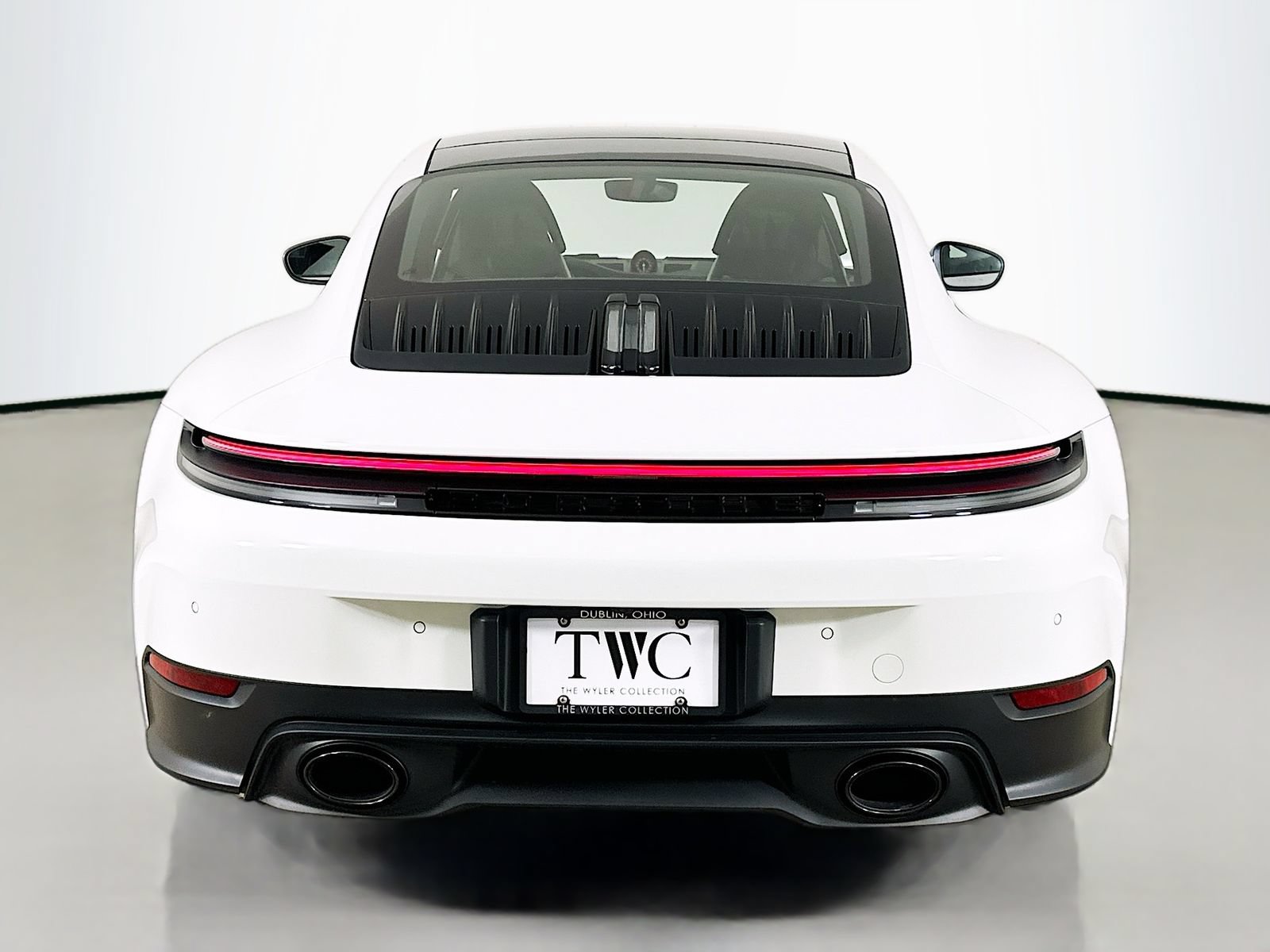 Used 2025 Porsche 911 Carrera T RWD image 6