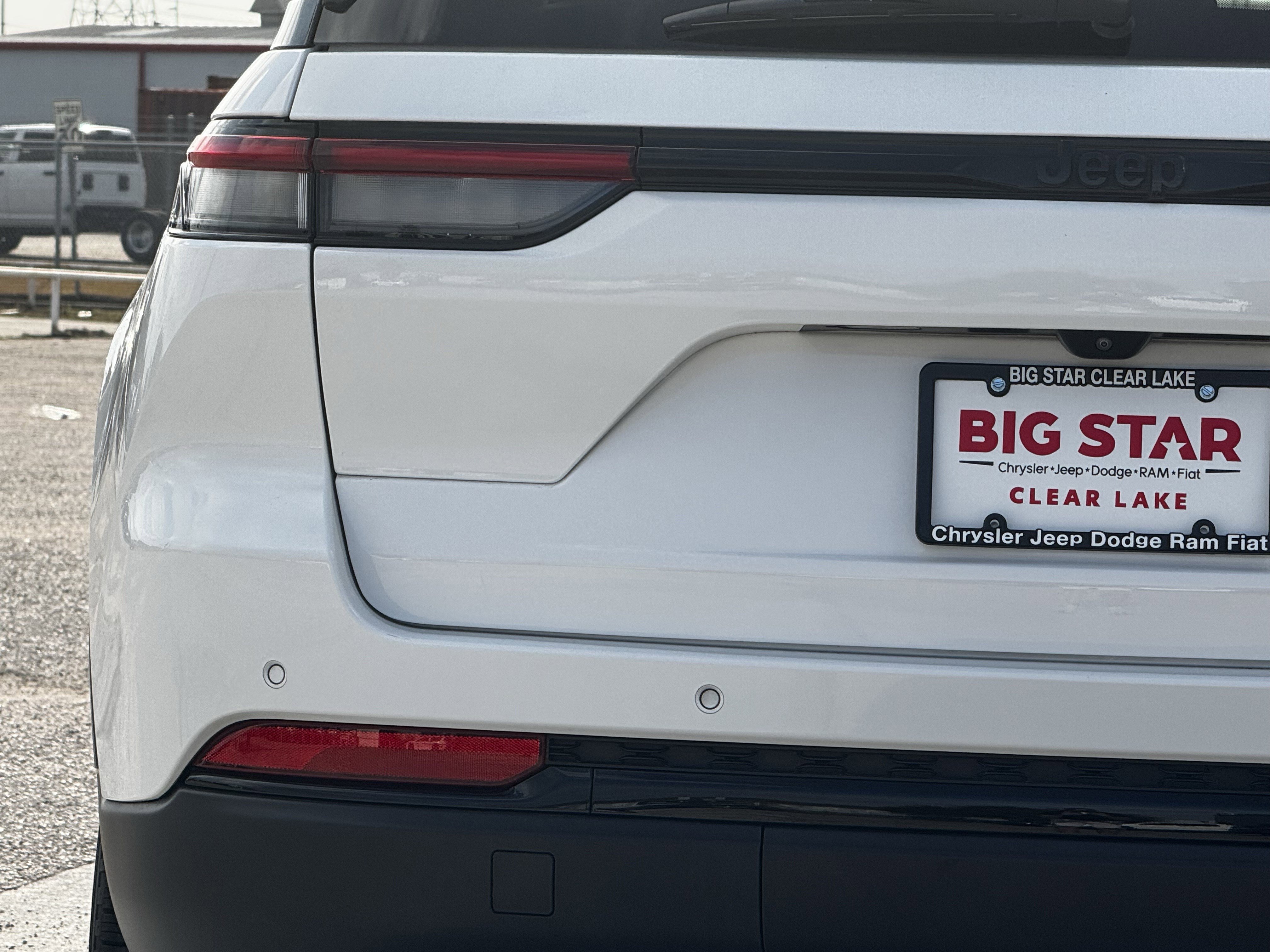 Used 2023 Jeep Grand Cherokee Limited w/ Black Appearance Package image 11