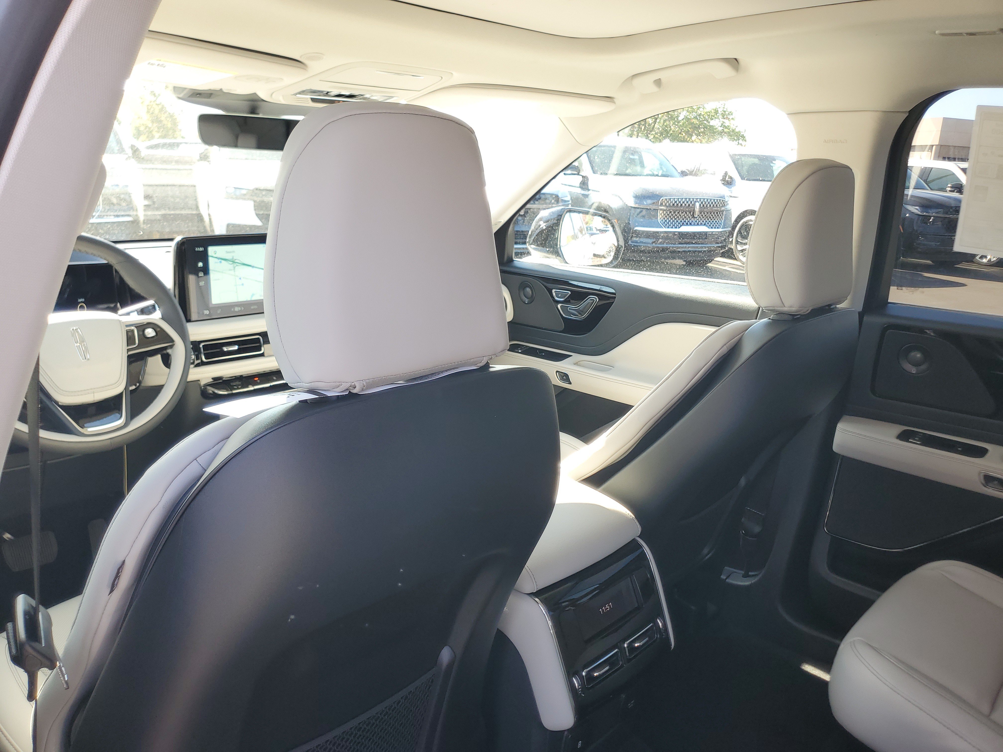 New 2027 Lincoln Aviator AWD image 24