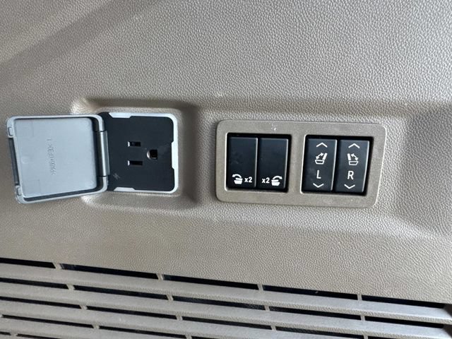 Used 2022 GMC Yukon Denali RWD image 14