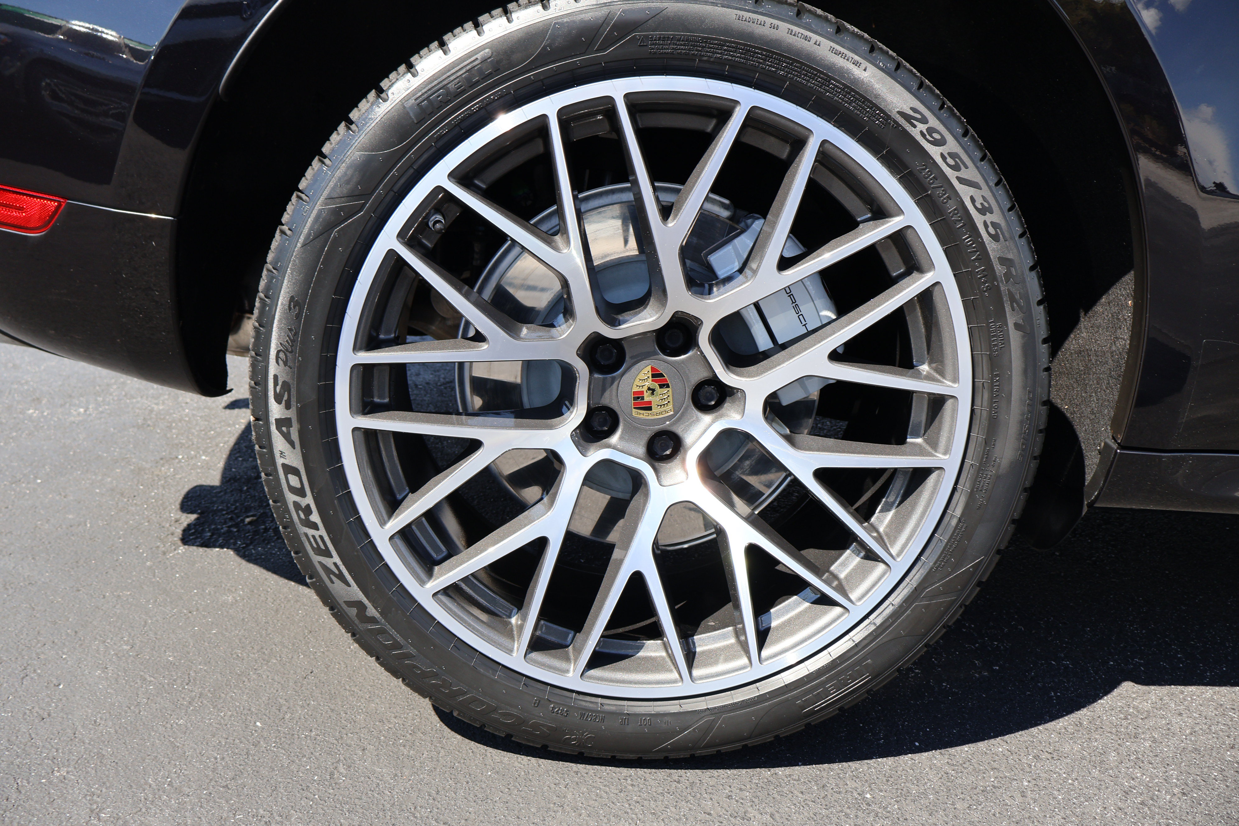 Used 2020 Porsche Macan Turbo AWD/4WD image 11