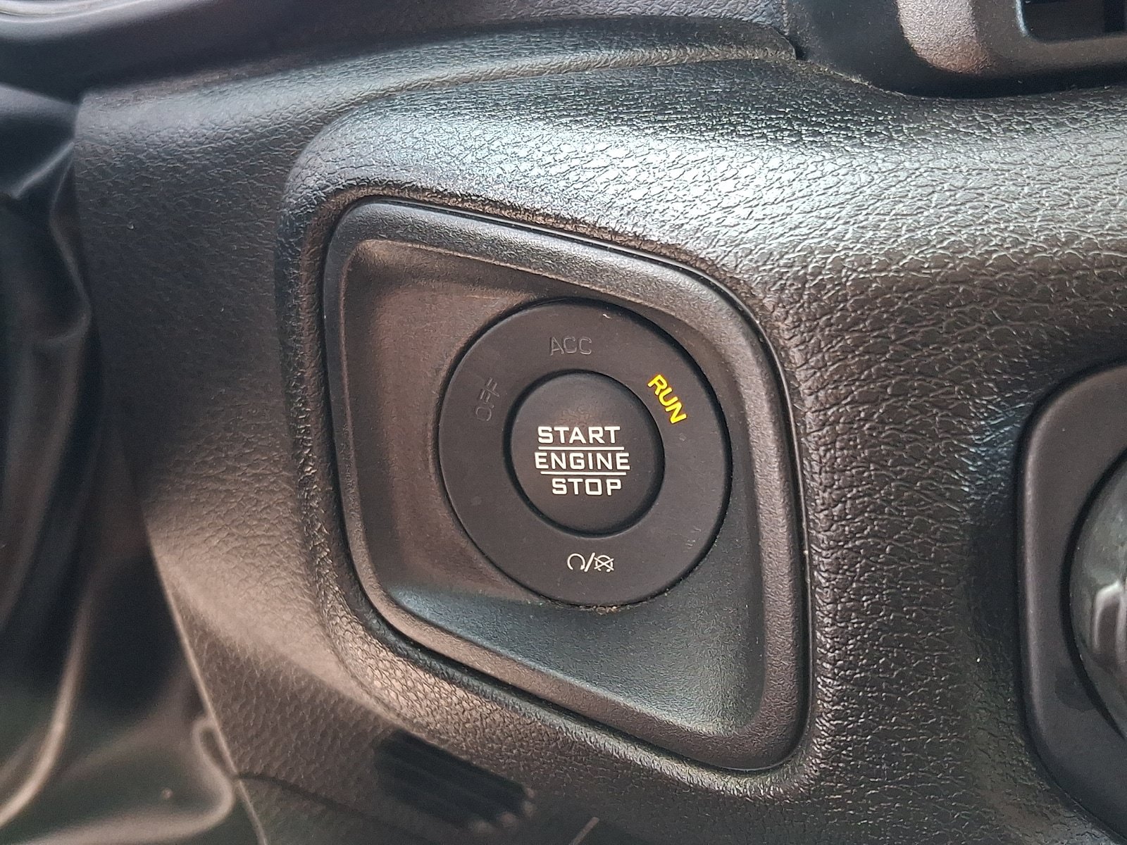 Certified 2024 Jeep Gladiator Sport AWD/4WD image 24