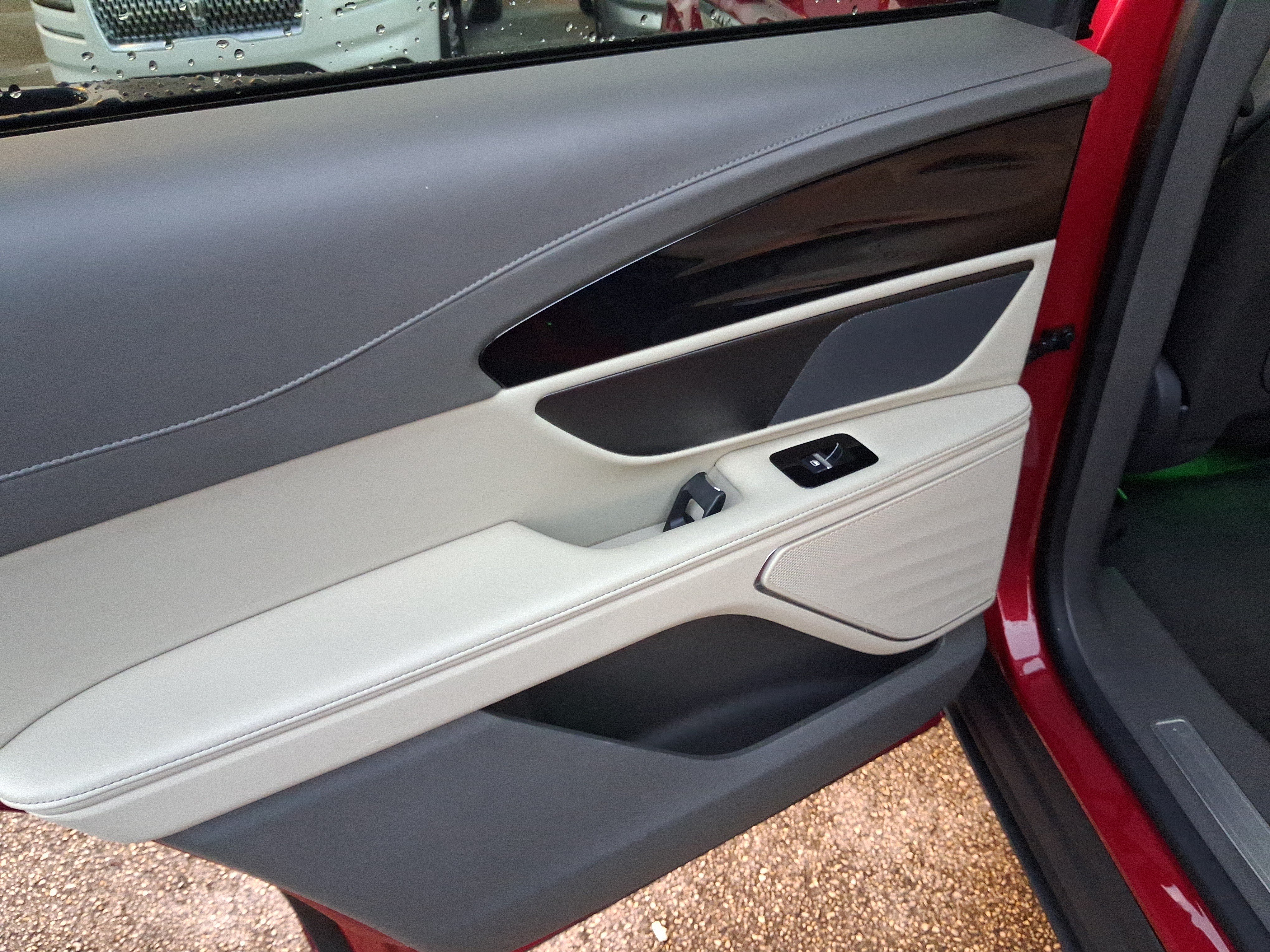 Certified 2024 Lincoln Nautilus Premier AWD/4WD image 9