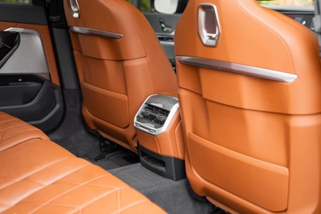 Used 2023 BMW 740i w/ Luxury Rear Seating Package RWD image 38