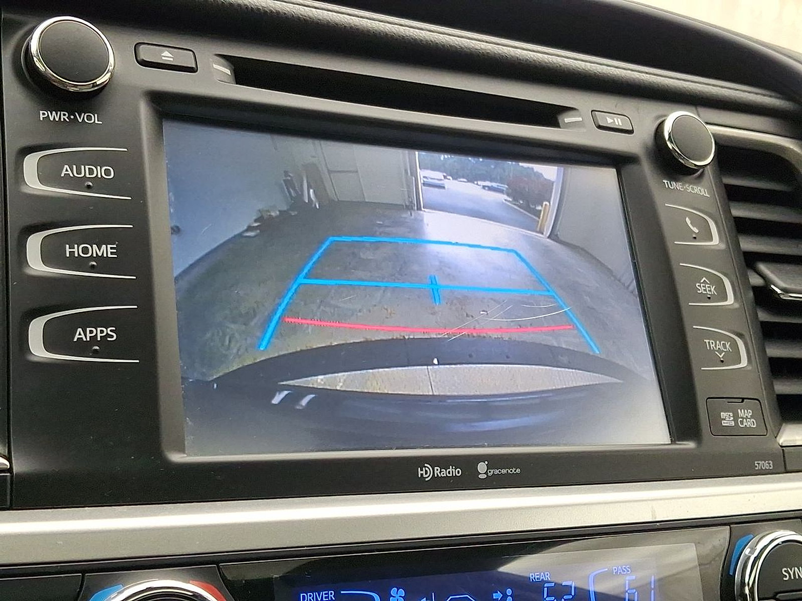 Used 2015 Toyota Highlander XLE AWD/4WD image 18