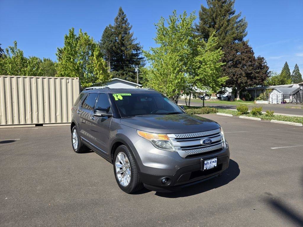 Used 2014 Ford Explorer XLT w/ Equipment Group 202A FWD image 3