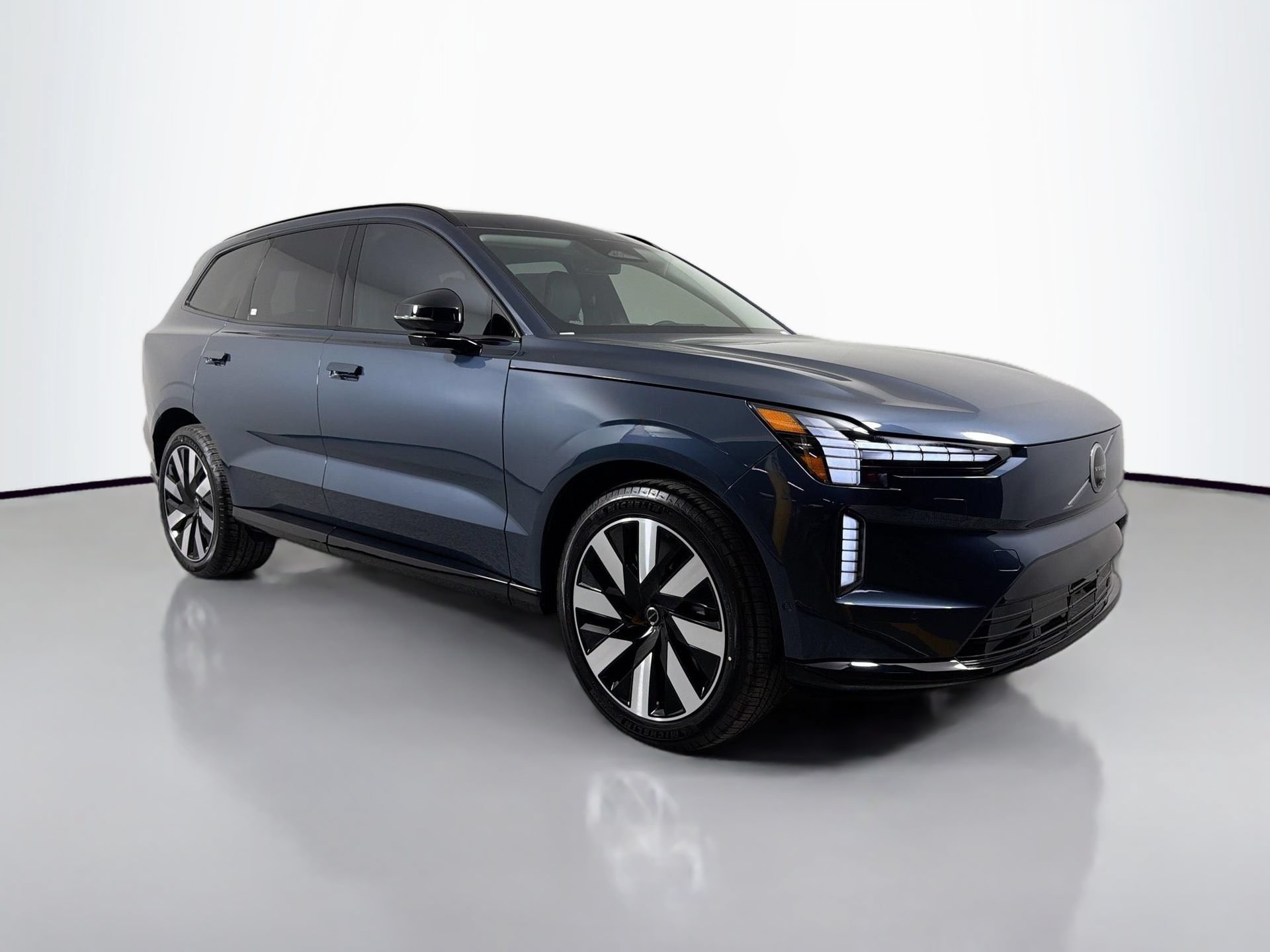 New 2026 Volvo EX90 Ultra AWD/4WD image 3