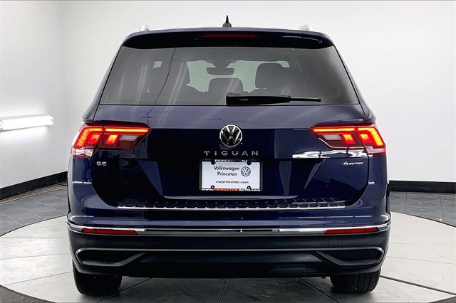 Used 2023 Volkswagen Tiguan SE w/ Panoramic Sunroof Package image 4