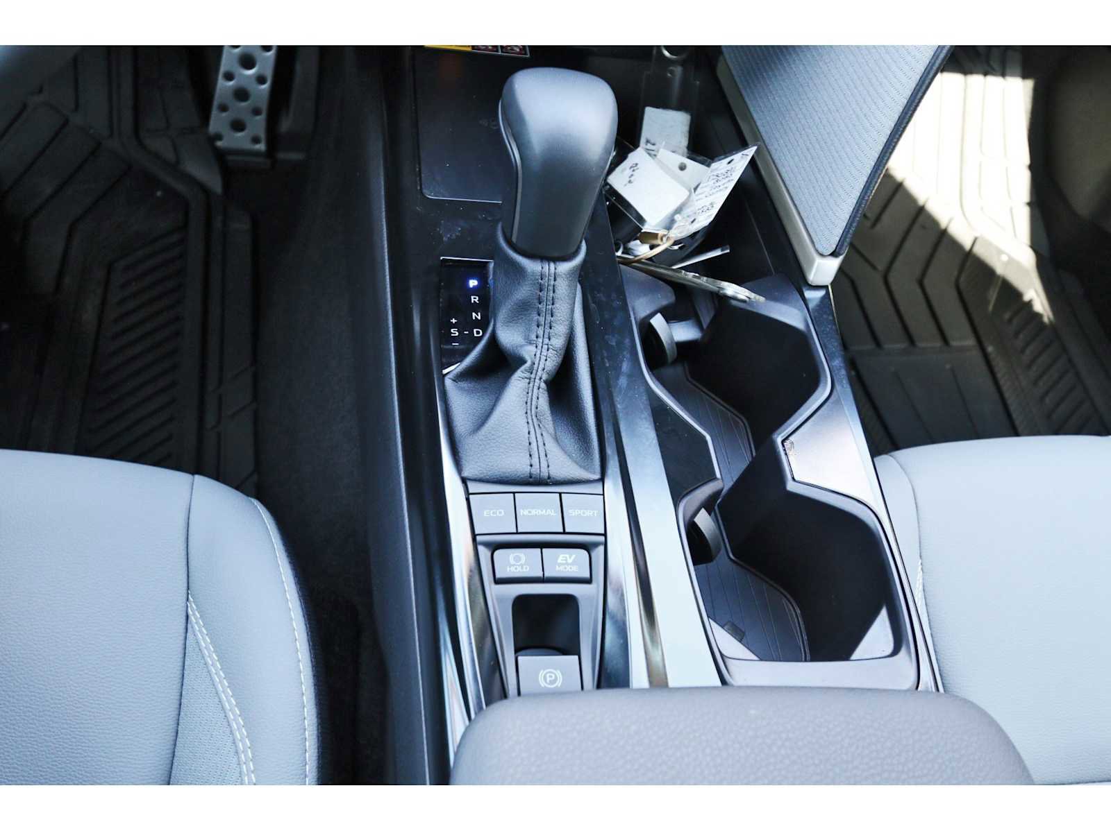 Used 2025 Toyota Camry SE image 25