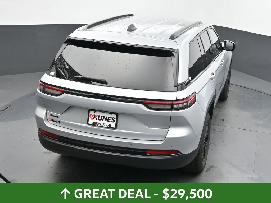 Used 2024 Jeep Grand Cherokee Altitude image 44