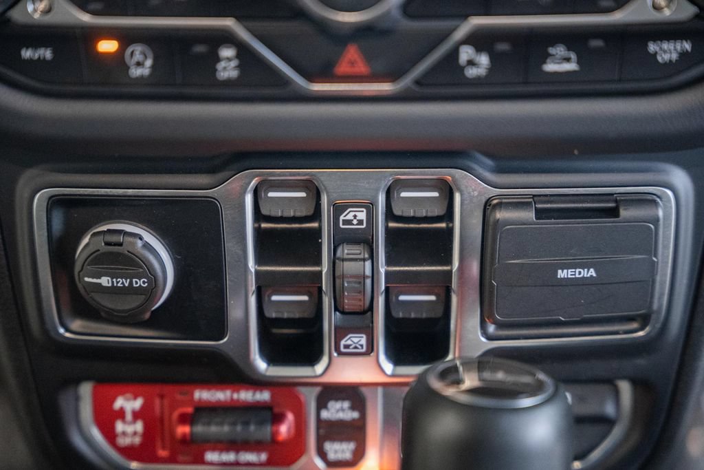 Used 2024 Jeep Gladiator Rubicon AWD/4WD image 24
