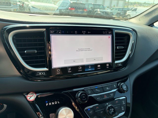 Used 2025 Chrysler Pacifica Select FWD image 10