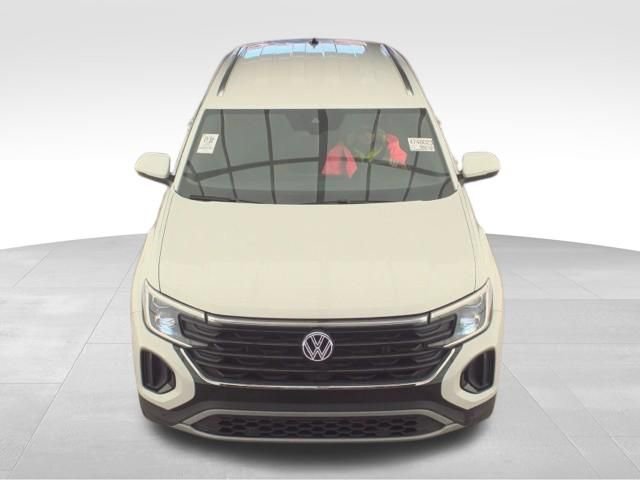 Used 2025 Volkswagen Atlas Cross Sport SE image 3